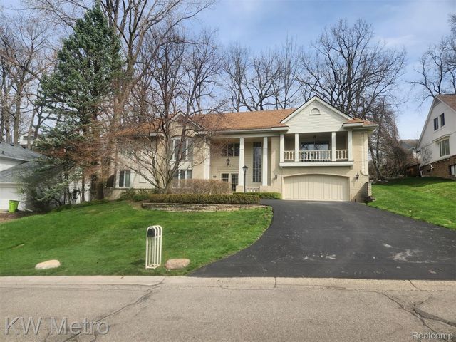 3086 Bloomfield Park Drive, West Bloomfield Charter Township, MI 48323