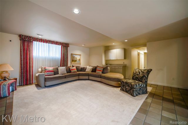 3086 Bloomfield Park Drive, West Bloomfield Charter Township, MI 48323