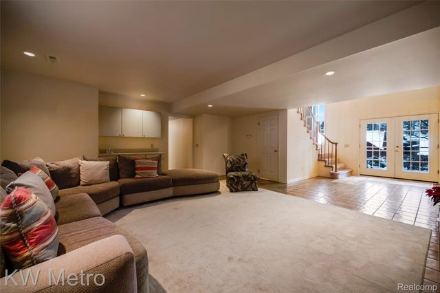 3086 Bloomfield Park Drive, West Bloomfield Charter Township, MI 48323
