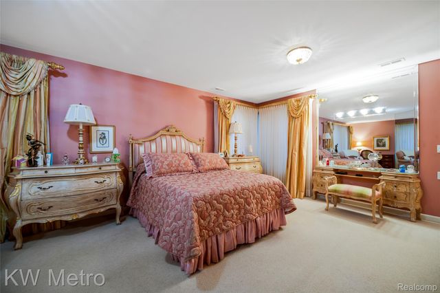 3086 Bloomfield Park Drive, West Bloomfield Charter Township, MI 48323