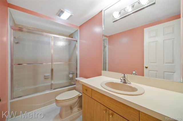 3086 Bloomfield Park Drive, West Bloomfield Charter Township, MI 48323