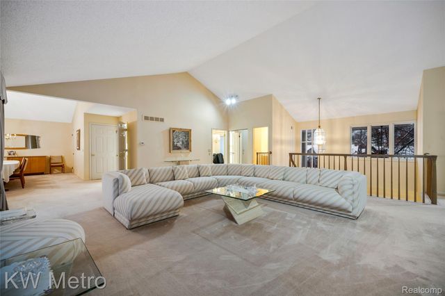 3086 Bloomfield Park Drive, West Bloomfield Charter Township, MI 48323