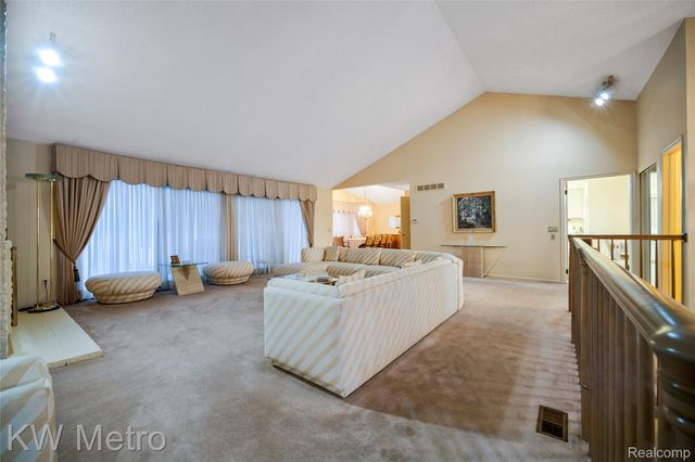 3086 Bloomfield Park Drive, West Bloomfield Charter Township, MI 48323