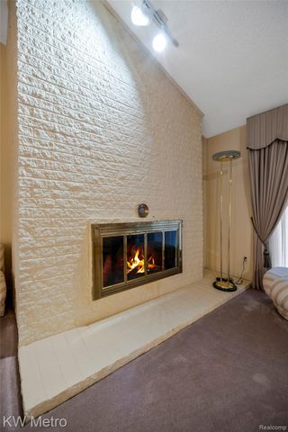3086 Bloomfield Park Drive, West Bloomfield Charter Township, MI 48323
