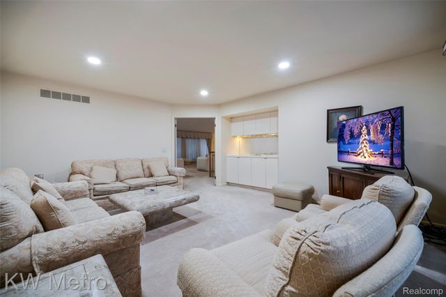 3086 Bloomfield Park Drive, West Bloomfield Charter Township, MI 48323