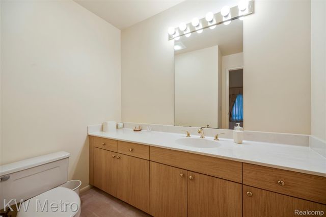 3086 Bloomfield Park Drive, West Bloomfield Charter Township, MI 48323