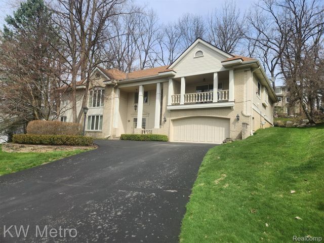 3086 Bloomfield Park Drive, West Bloomfield Charter Township, MI 48323