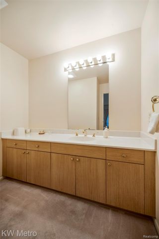3086 Bloomfield Park Drive, West Bloomfield Charter Township, MI 48323