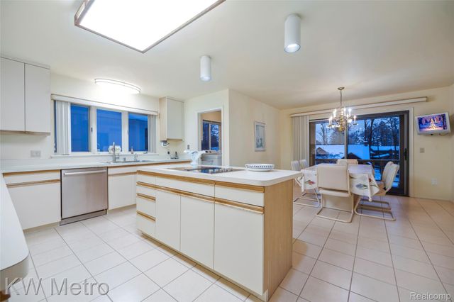 3086 Bloomfield Park Drive, West Bloomfield Charter Township, MI 48323