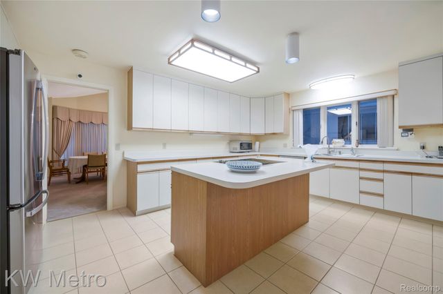 3086 Bloomfield Park Drive, West Bloomfield Charter Township, MI 48323