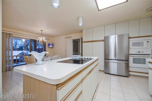 3086 Bloomfield Park Drive, West Bloomfield Charter Township, MI 48323