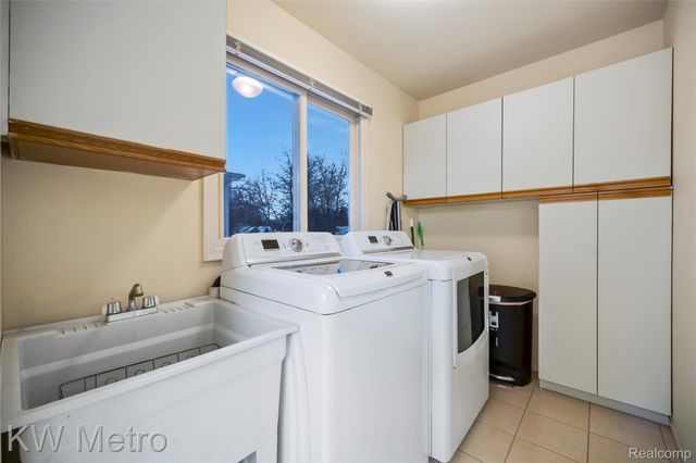 3086 Bloomfield Park Drive, West Bloomfield Charter Township, MI 48323