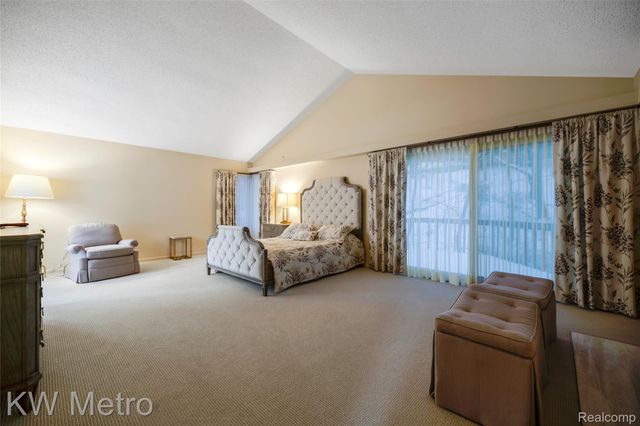 3086 Bloomfield Park Drive, West Bloomfield Charter Township, MI 48323
