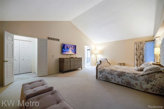 3086 Bloomfield Park Drive, West Bloomfield Charter Township, MI 48323