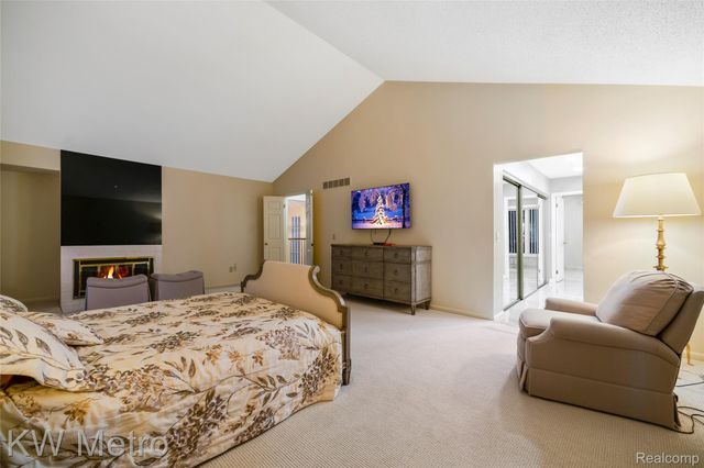 3086 Bloomfield Park Drive, West Bloomfield Charter Township, MI 48323