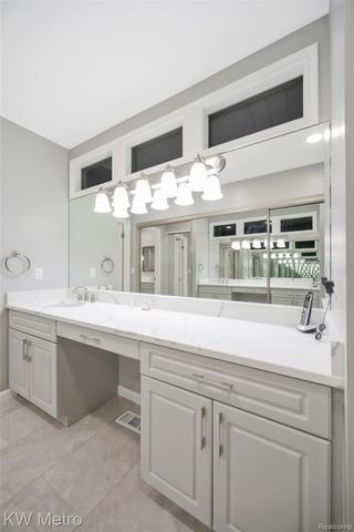 3086 Bloomfield Park Drive, West Bloomfield Charter Township, MI 48323