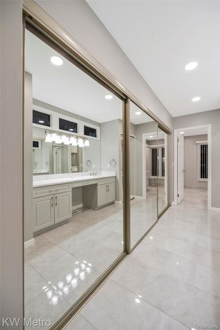 3086 Bloomfield Park Drive, West Bloomfield Charter Township, MI 48323