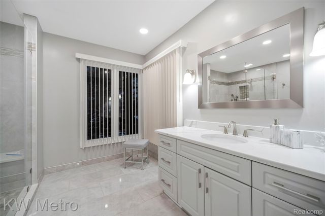 3086 Bloomfield Park Drive, West Bloomfield Charter Township, MI 48323
