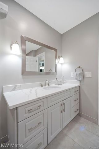 3086 Bloomfield Park Drive, West Bloomfield Charter Township, MI 48323
