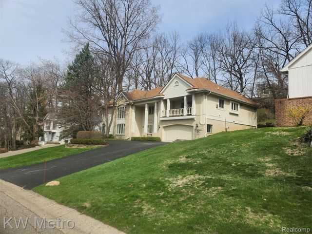3086 Bloomfield Park Drive, West Bloomfield Charter Township, MI 48323