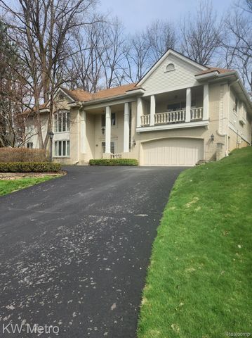 3086 Bloomfield Park Drive, West Bloomfield Charter Township, MI 48323