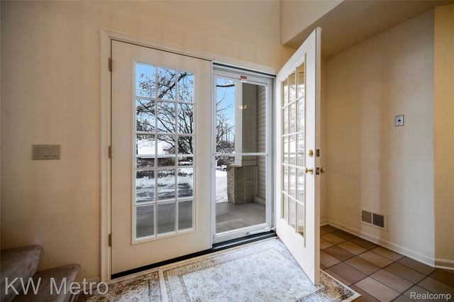 3086 Bloomfield Park Drive, West Bloomfield Charter Township, MI 48323