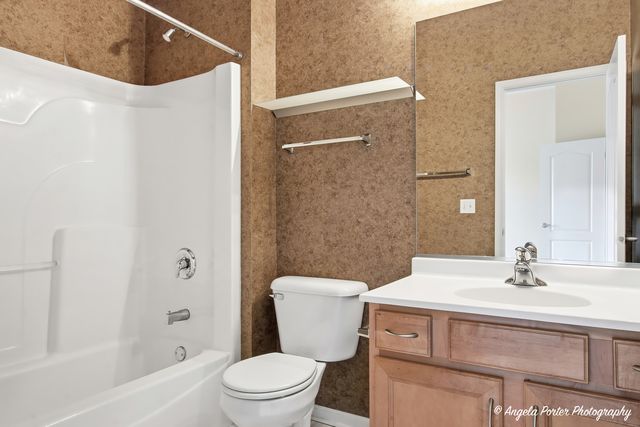 228 STATION PARK Circle, Grayslake, IL 60030