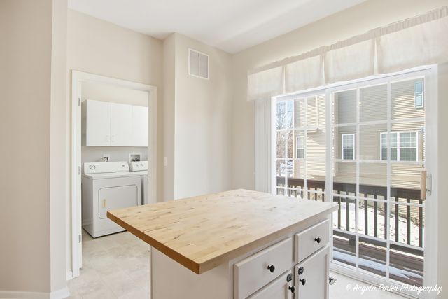 228 STATION PARK Circle, Grayslake, IL 60030