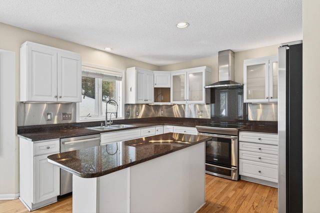 1972 Fox Valley Drive SW, Rochester, MN 55902