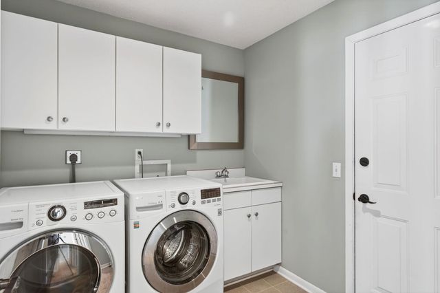 1972 Fox Valley Drive SW, Rochester, MN 55902