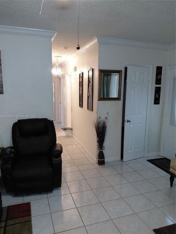 3021 NW 184th St, Miami Gardens, FL 33056