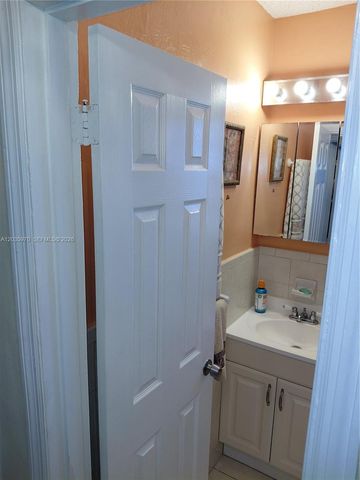 3021 NW 184th St, Miami Gardens, FL 33056