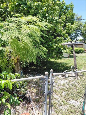 3021 NW 184th St, Miami Gardens, FL 33056