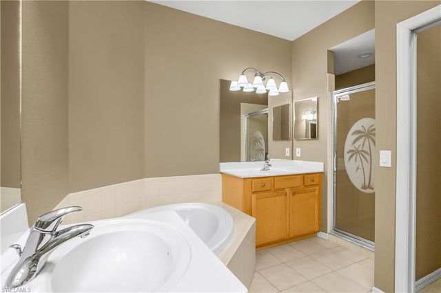 7820 Sandpine CT 2304, Naples, FL 34104