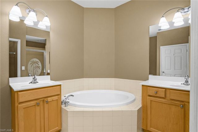 7820 Sandpine CT 2304, Naples, FL 34104
