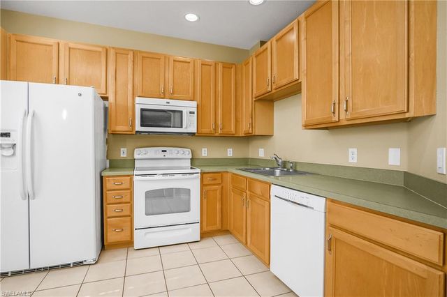 7820 Sandpine CT 2304, Naples, FL 34104