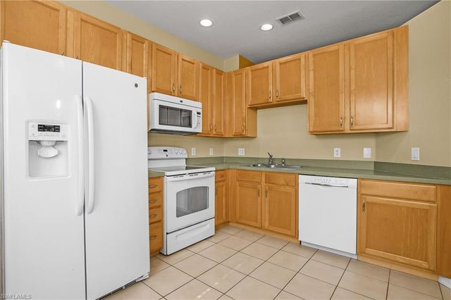7820 Sandpine CT 2304, Naples, FL 34104