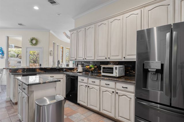 1071 E Oak Shores Drive, Cross Roads, TX 76227