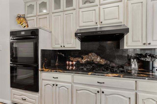 1071 E Oak Shores Drive, Cross Roads, TX 76227