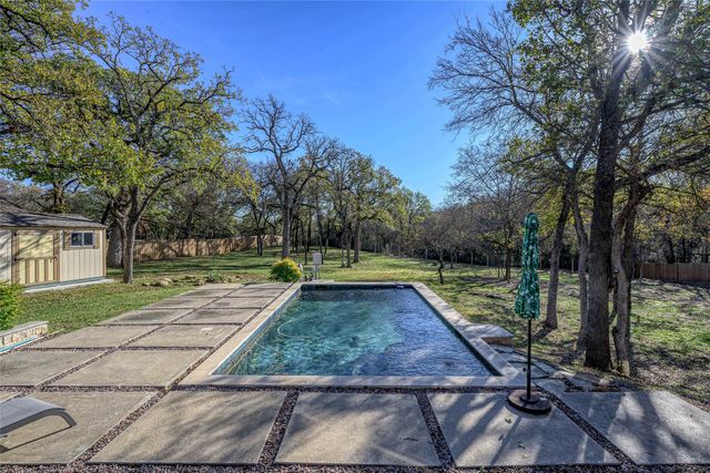 1071 E Oak Shores Drive, Cross Roads, TX 76227