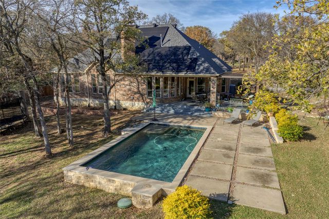 1071 E Oak Shores Drive, Cross Roads, TX 76227