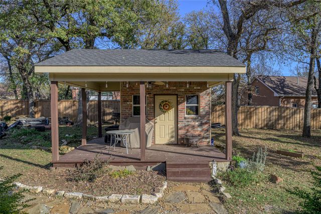 1071 E Oak Shores Drive, Cross Roads, TX 76227