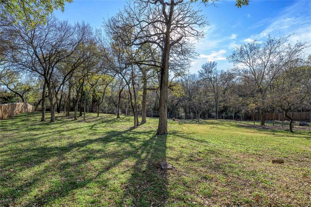 1071 E Oak Shores Drive, Cross Roads, TX 76227