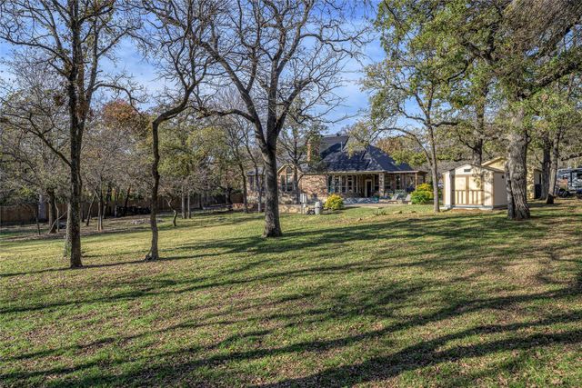 1071 E Oak Shores Drive, Cross Roads, TX 76227