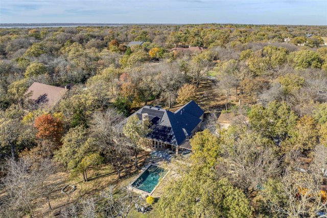 1071 E Oak Shores Drive, Cross Roads, TX 76227