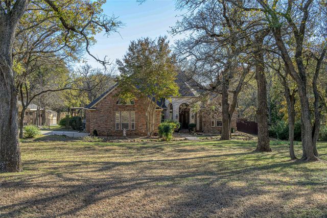 1071 E Oak Shores Drive, Cross Roads, TX 76227
