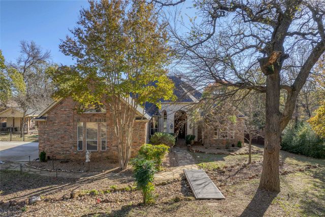 1071 E Oak Shores Drive, Cross Roads, TX 76227