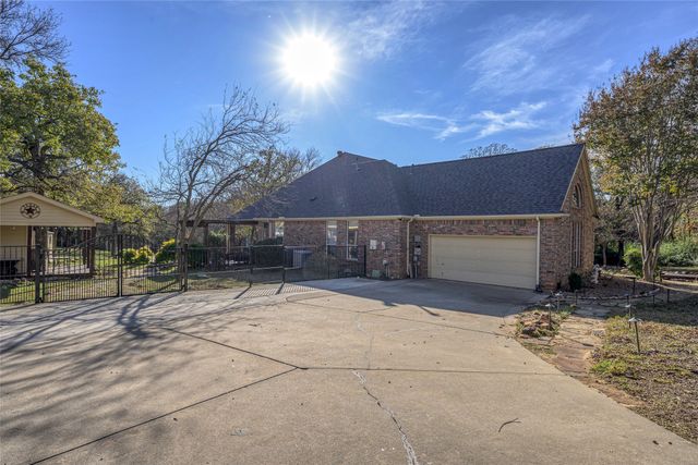 1071 E Oak Shores Drive, Cross Roads, TX 76227