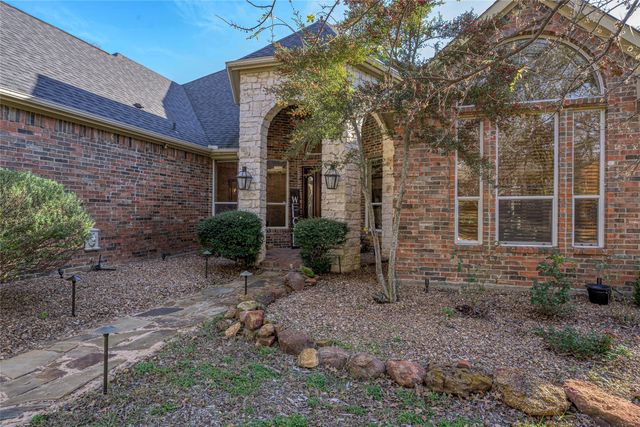 1071 E Oak Shores Drive, Cross Roads, TX 76227