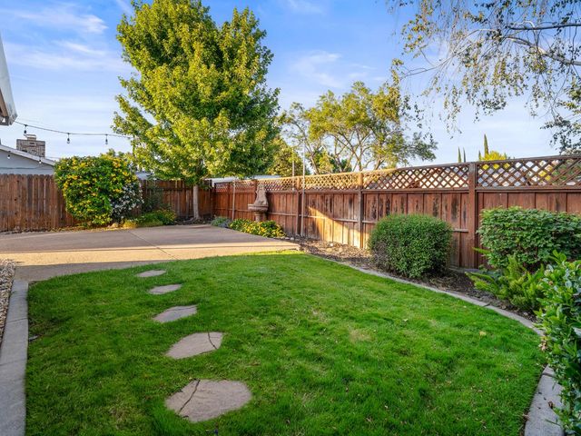 7737 N Ridge Dr, Citrus Heights, CA 95610